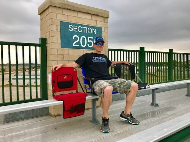 2 in 1 Stadium Seat Review - Tailgating Challenge